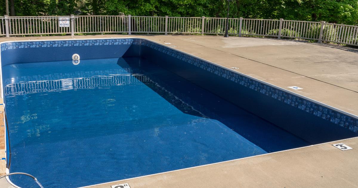 professional pool liner installer